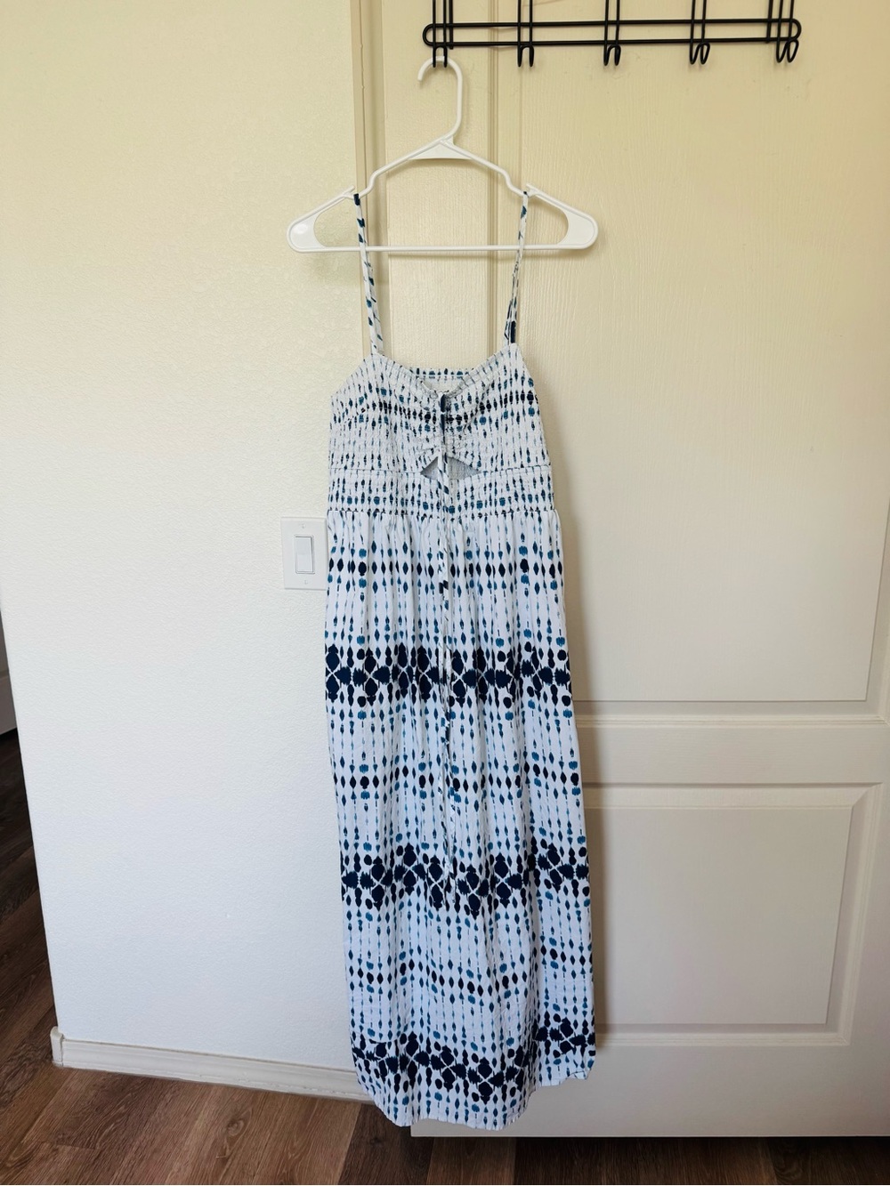Universal Thread White and Navy Tie-Dye Maxi Dress